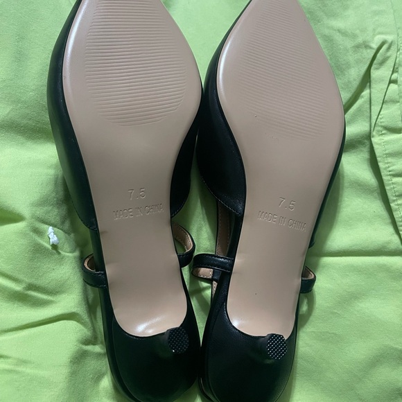 Chic Black Pointed-Toe Heels - Picture 8 of 14